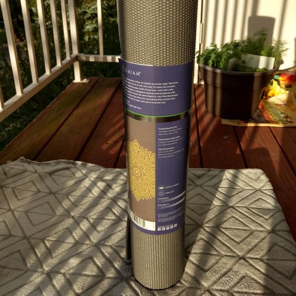 Yoga Mat Gaiam - Picture 1 of 6
